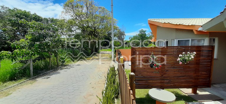 The bungalow is located next to nature, surrounded by enviro