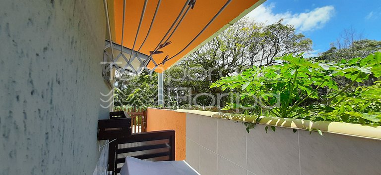 The bungalow is located next to nature, surrounded by enviro