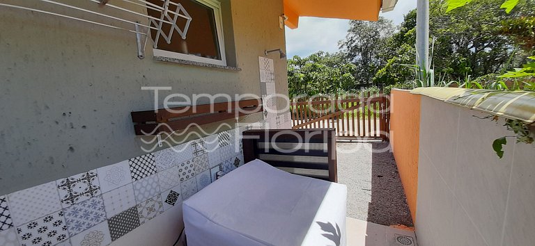 The bungalow is located next to nature, surrounded by enviro