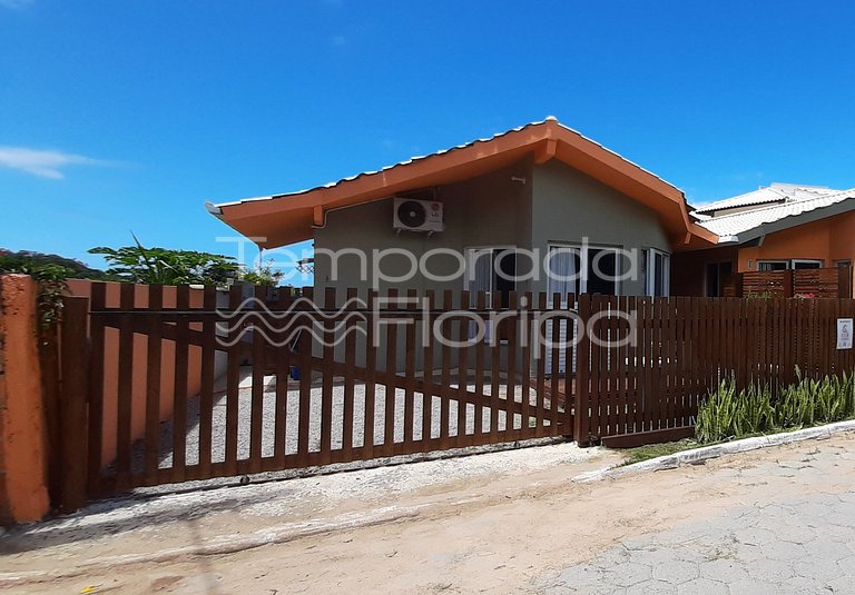 The bungalow is located next to nature, surrounded by enviro