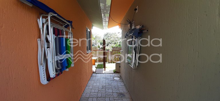 The bungalow is located next to nature, surrounded by enviro