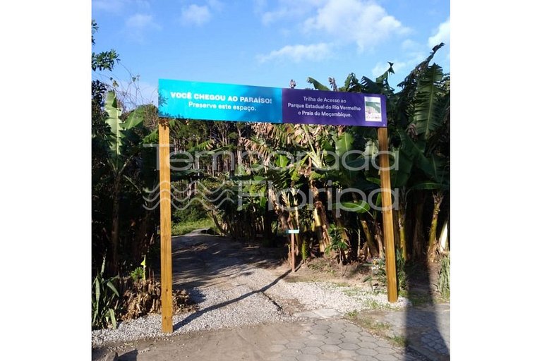 The bungalow is located next to nature, surrounded by enviro