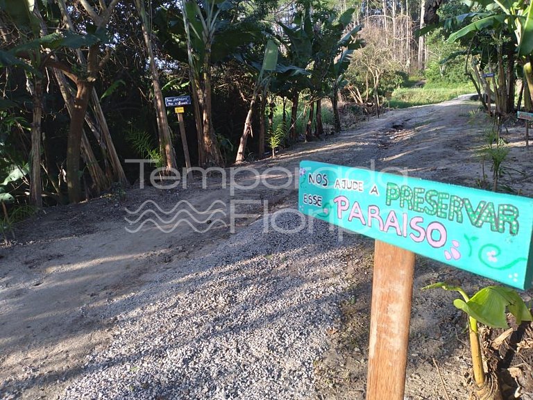 The bungalow is located next to nature, surrounded by enviro