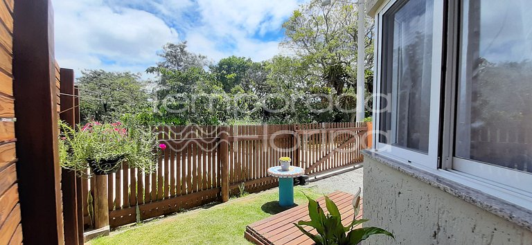 The bungalow is located next to nature, surrounded by enviro